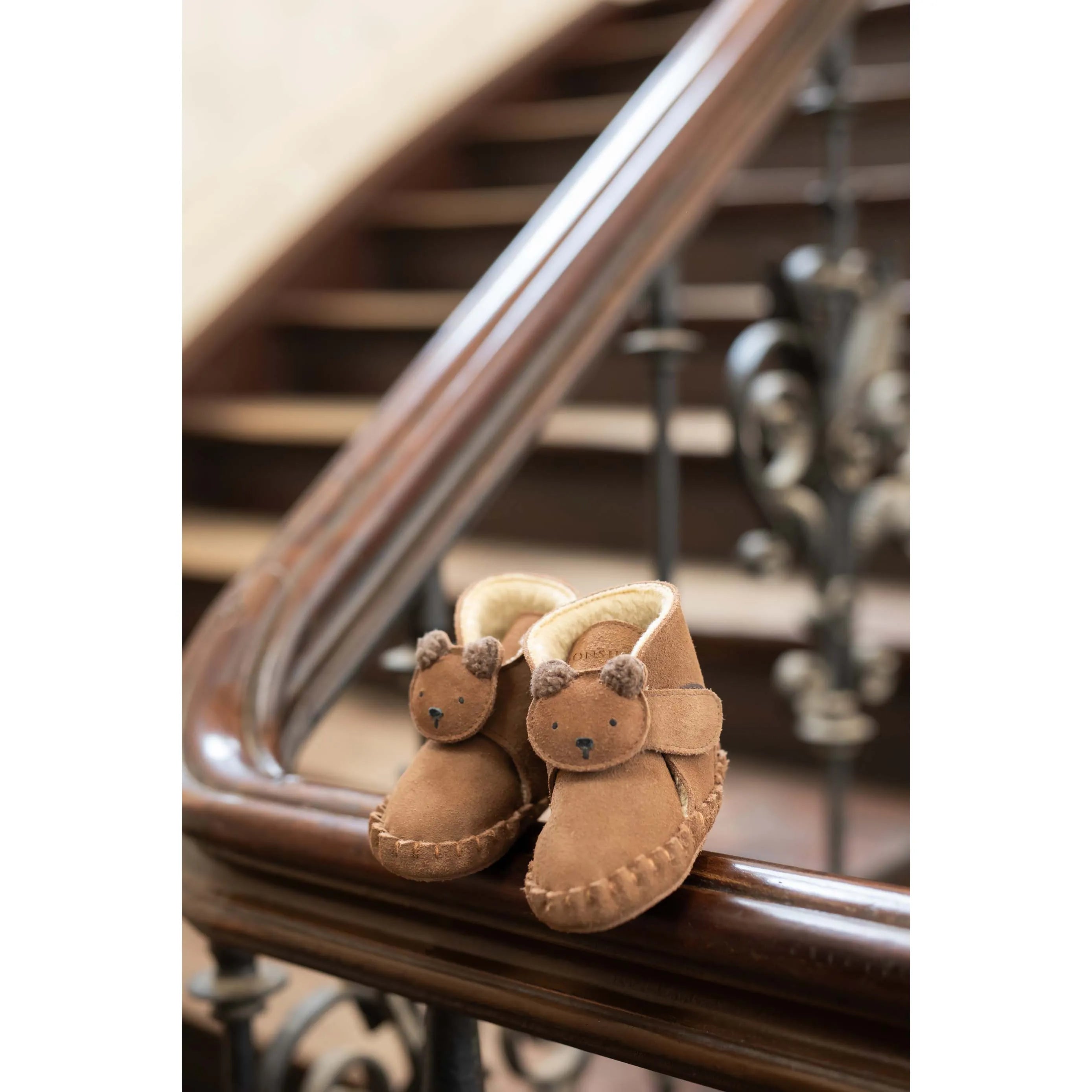 Donsje - Schühchen "Pouty Booties Fluffy Bear" | teddy brown suede