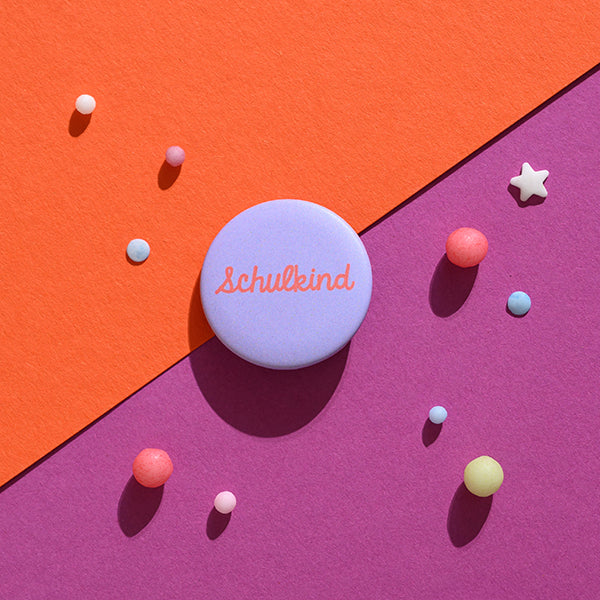 Ava & Yves - Button "Schulkind“ | flieder/rosa