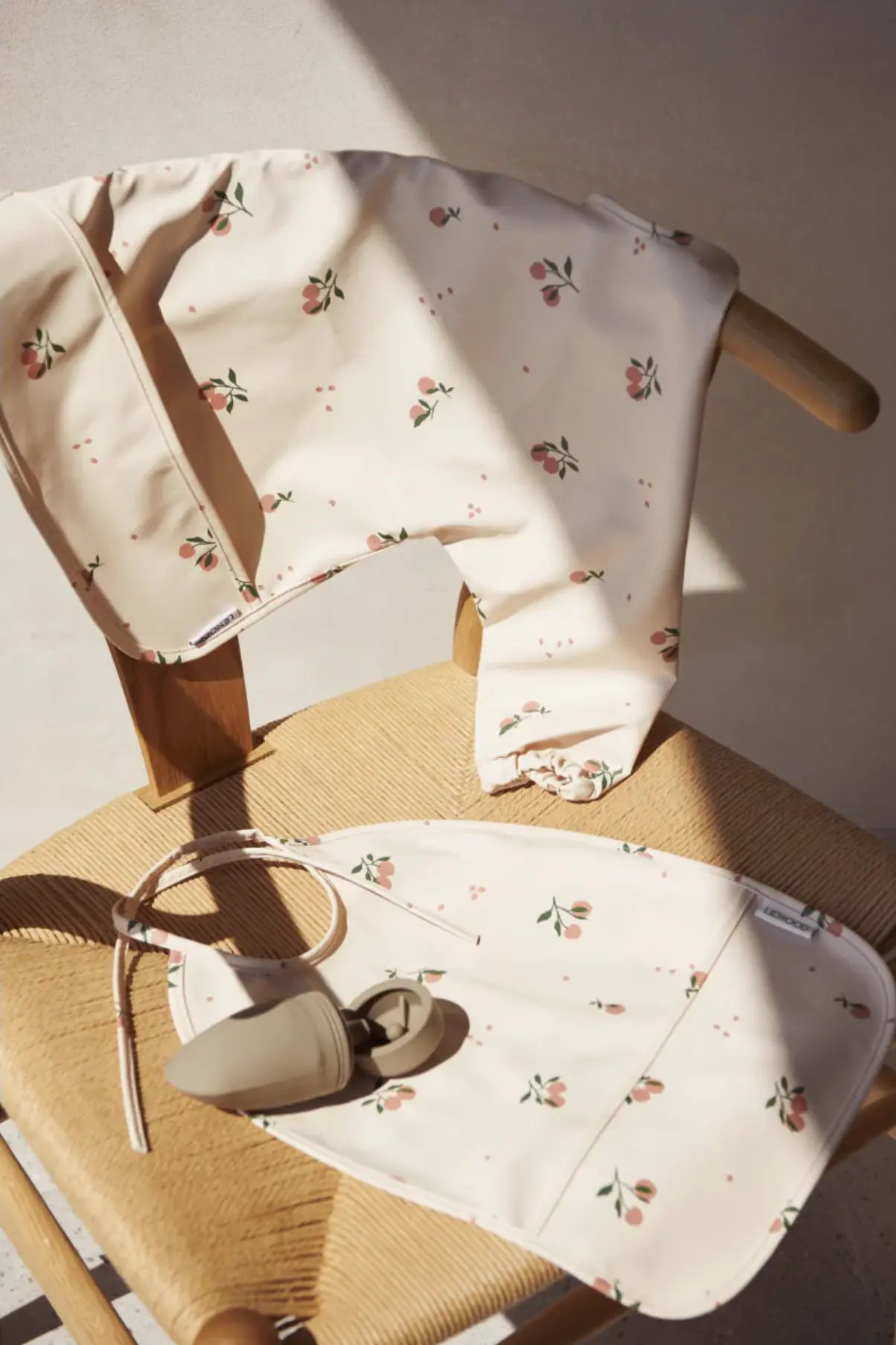 Liewood - Bib "Lai bib" | Classic dot creme de la creme