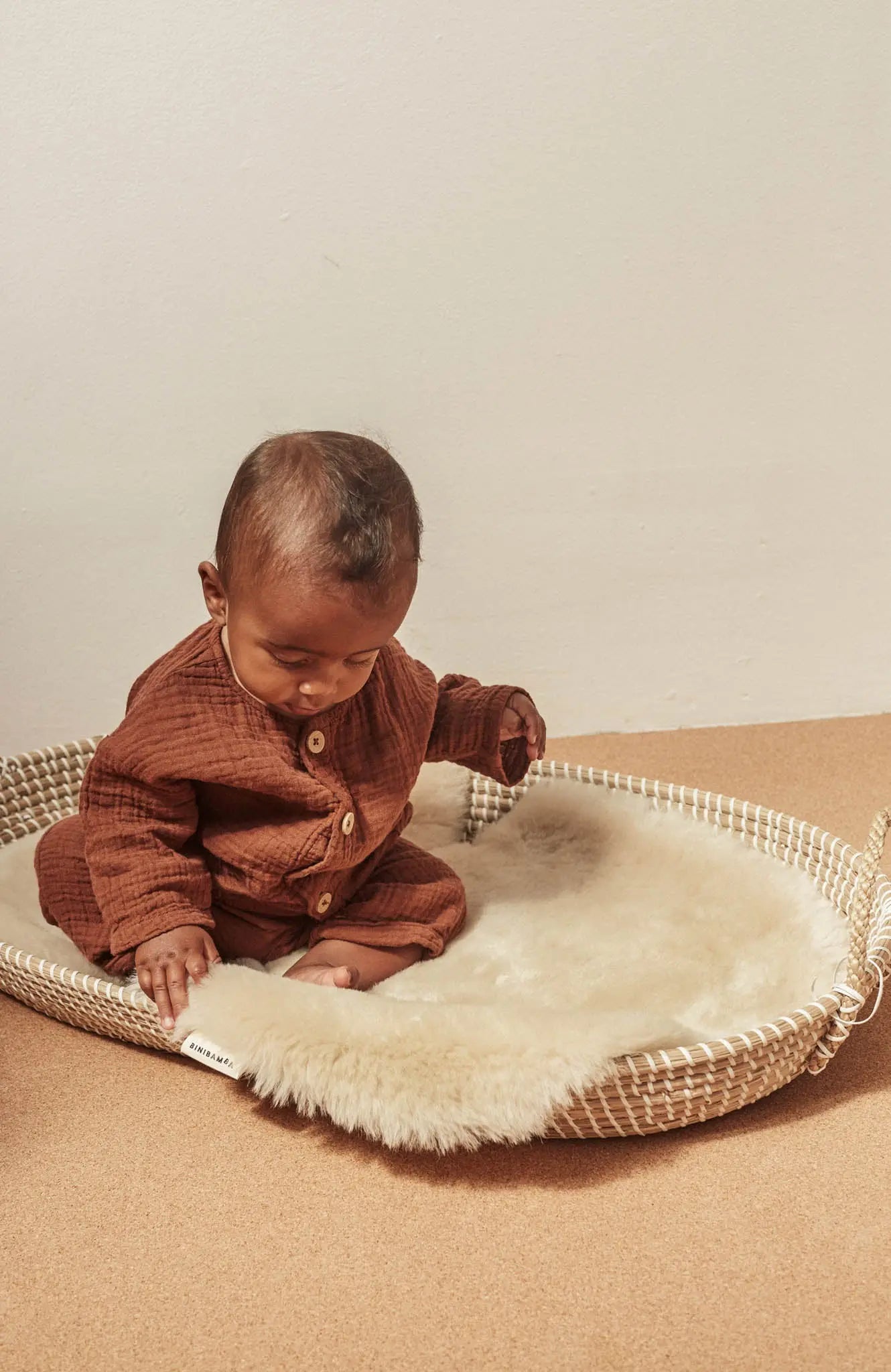 Binibamba - Schaffell für Kinderwagen und Korbwiege "Snuggler" | moon Binibamba