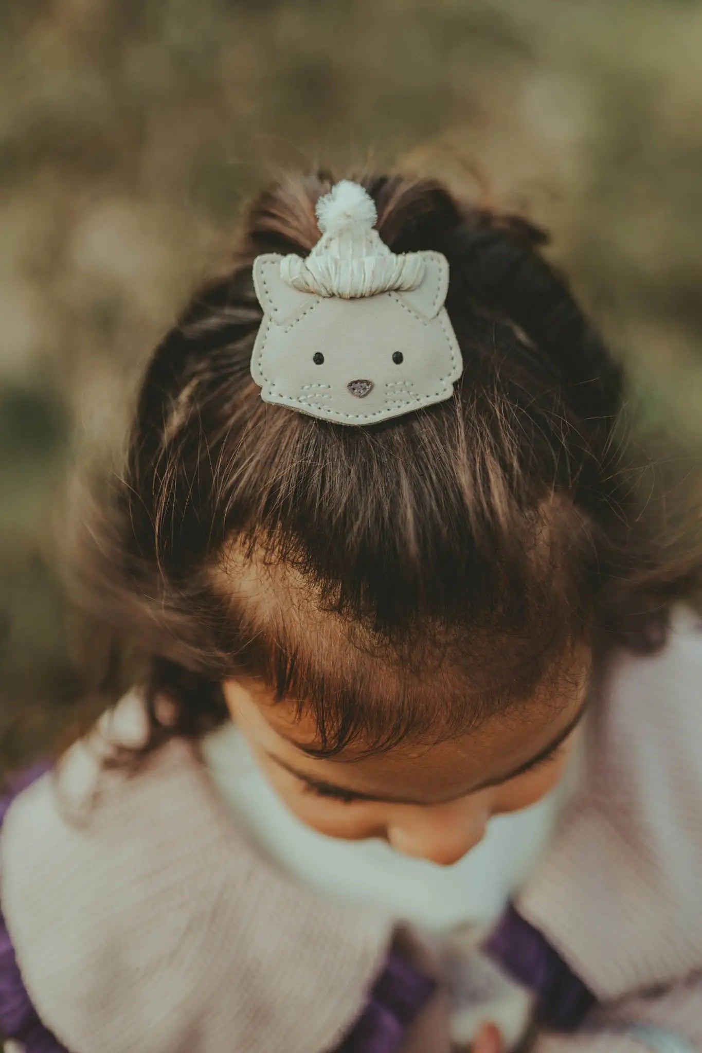 Donsje - Anstecker "Festie Clip Festive Cat" | lilac nubuck Donsje