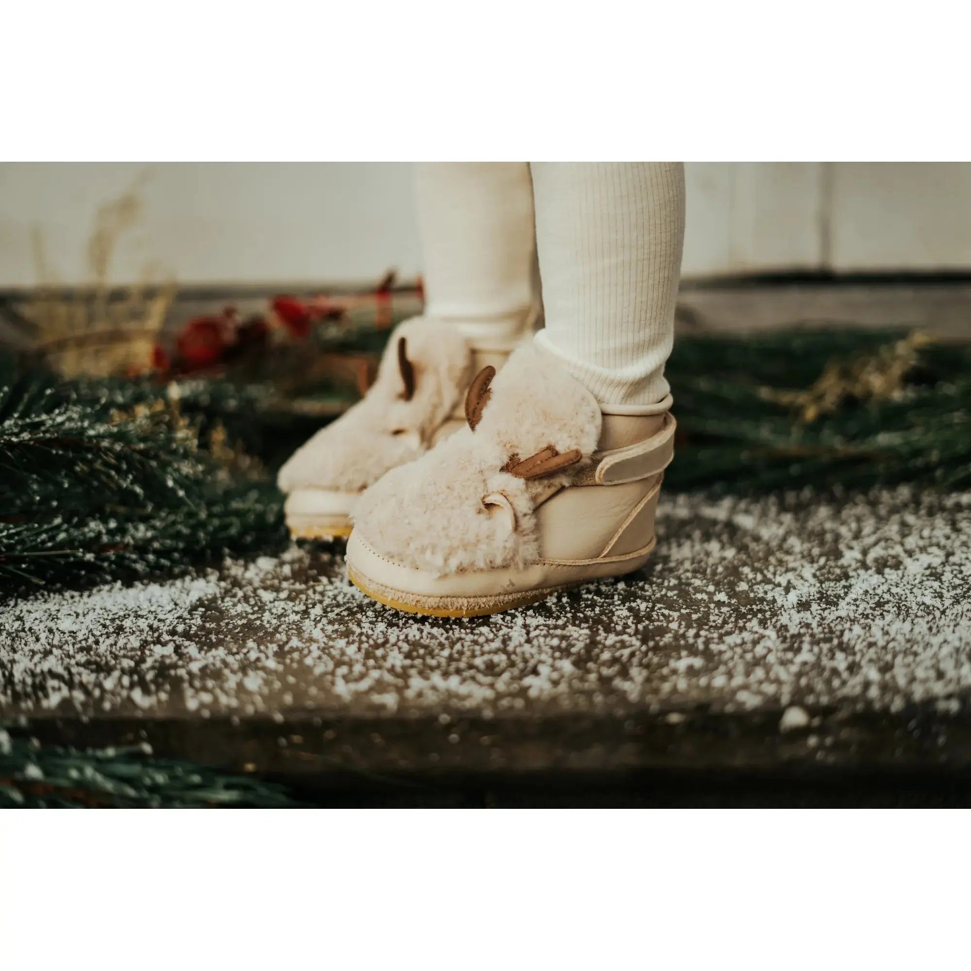 Donsje - Schüchen "Richy Booties Reindeer" | light beige soft faux fur Donsje