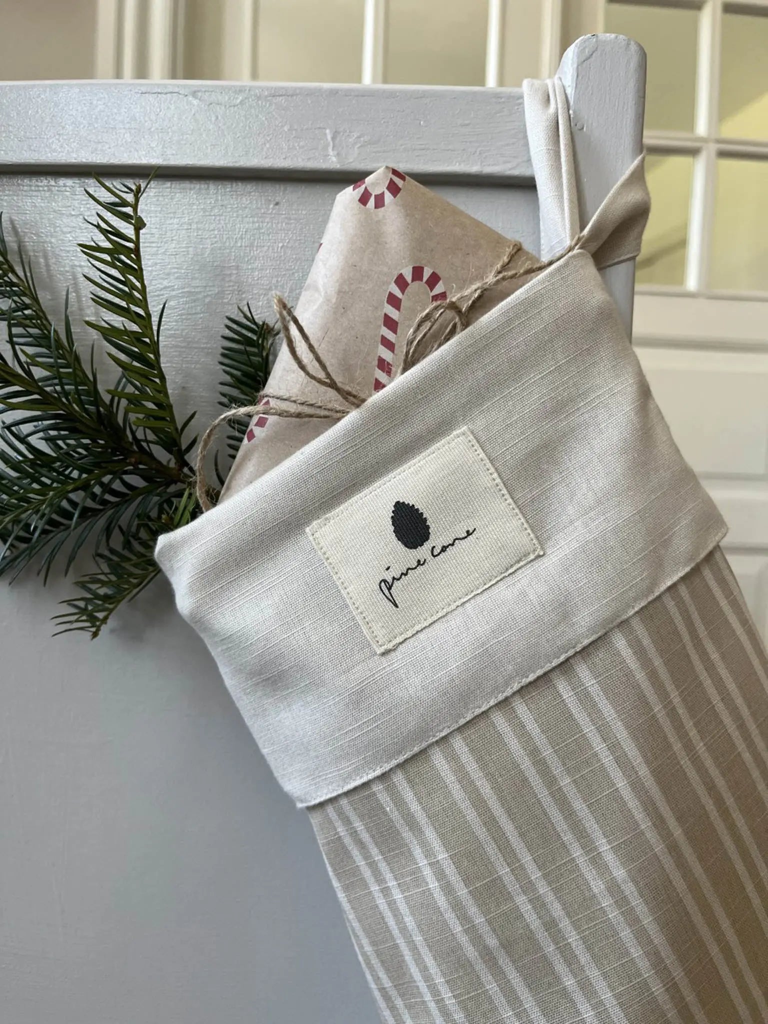 Pine Cone - Weihnachtsstrumpf "Grandma's Christmas Sock" | Beige Stripe Pine Cone