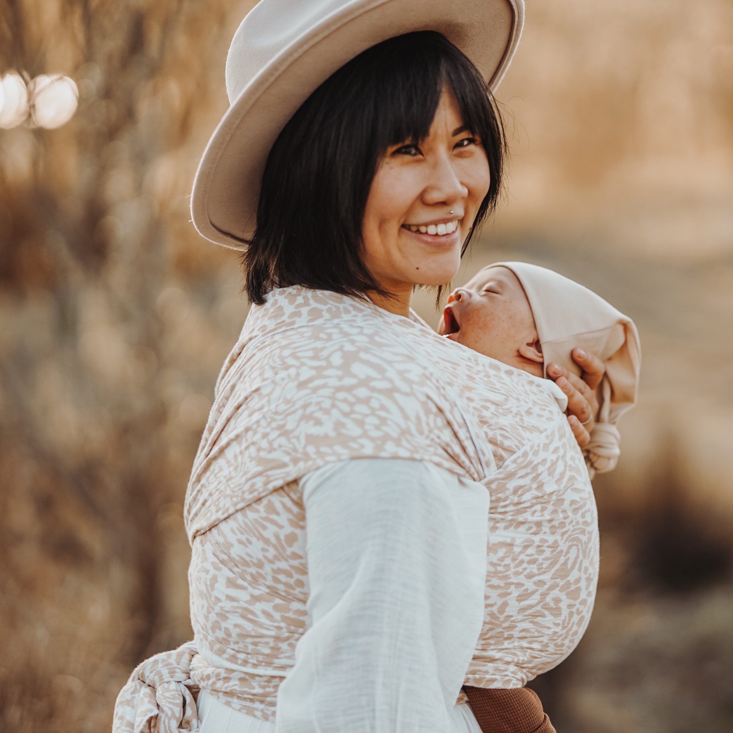 Little Wombat - baby wrap | sand