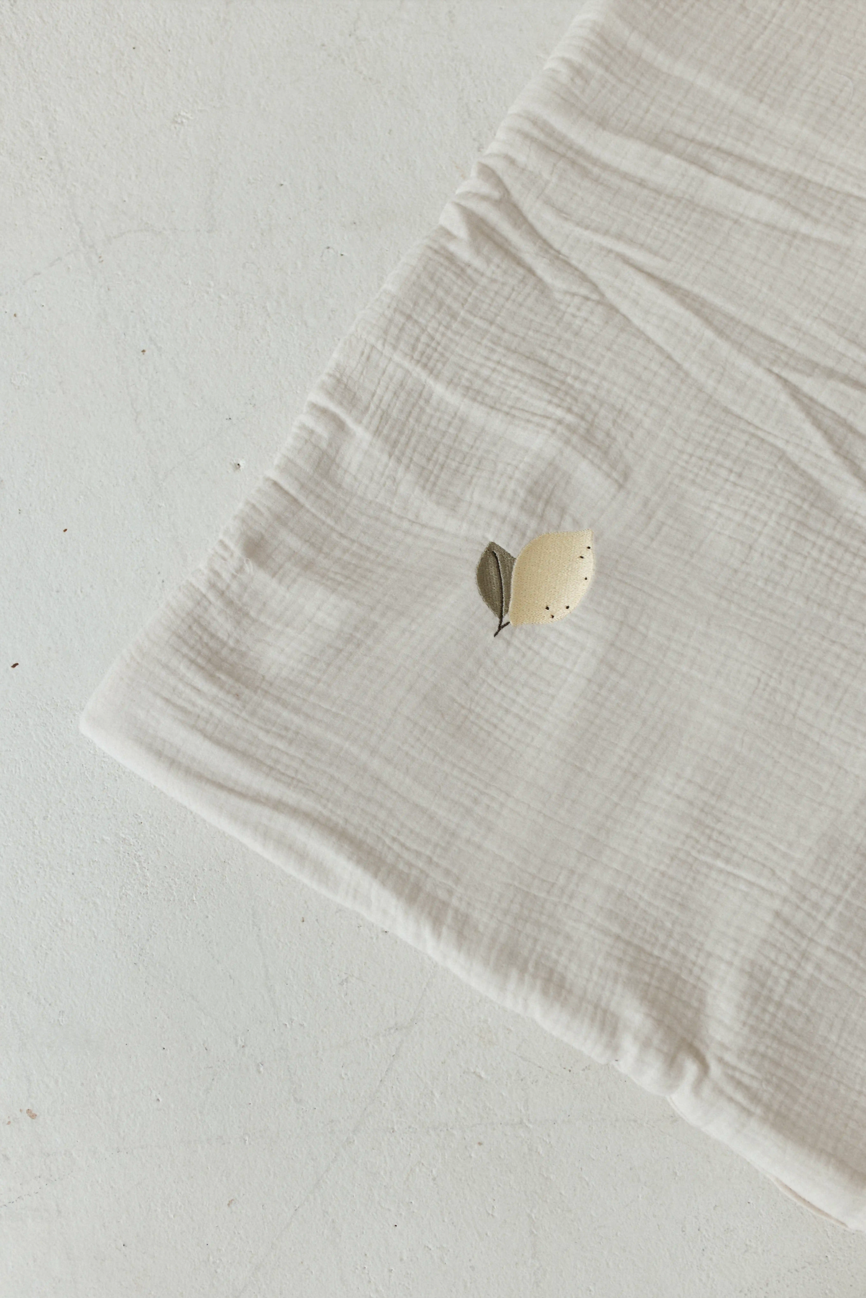 Melots - Spielmatte / Krabbeldecke "Zitrone" | off-white