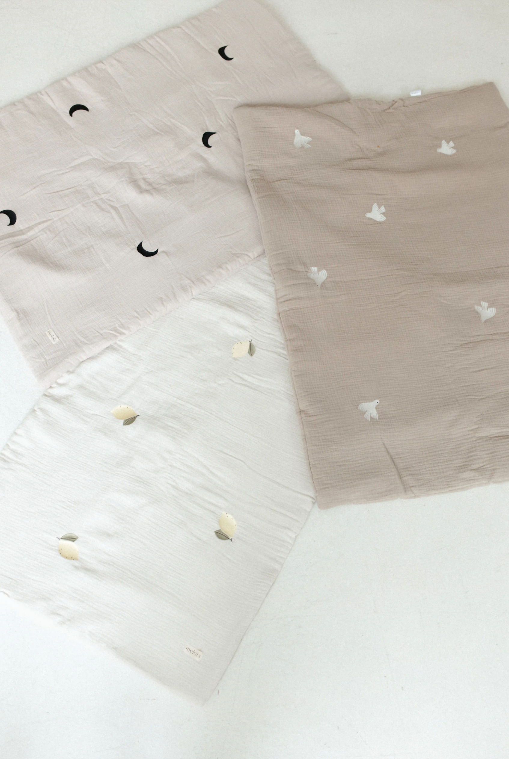Melots - Spielmatte / Krabbeldecke "Vogel" | beige
