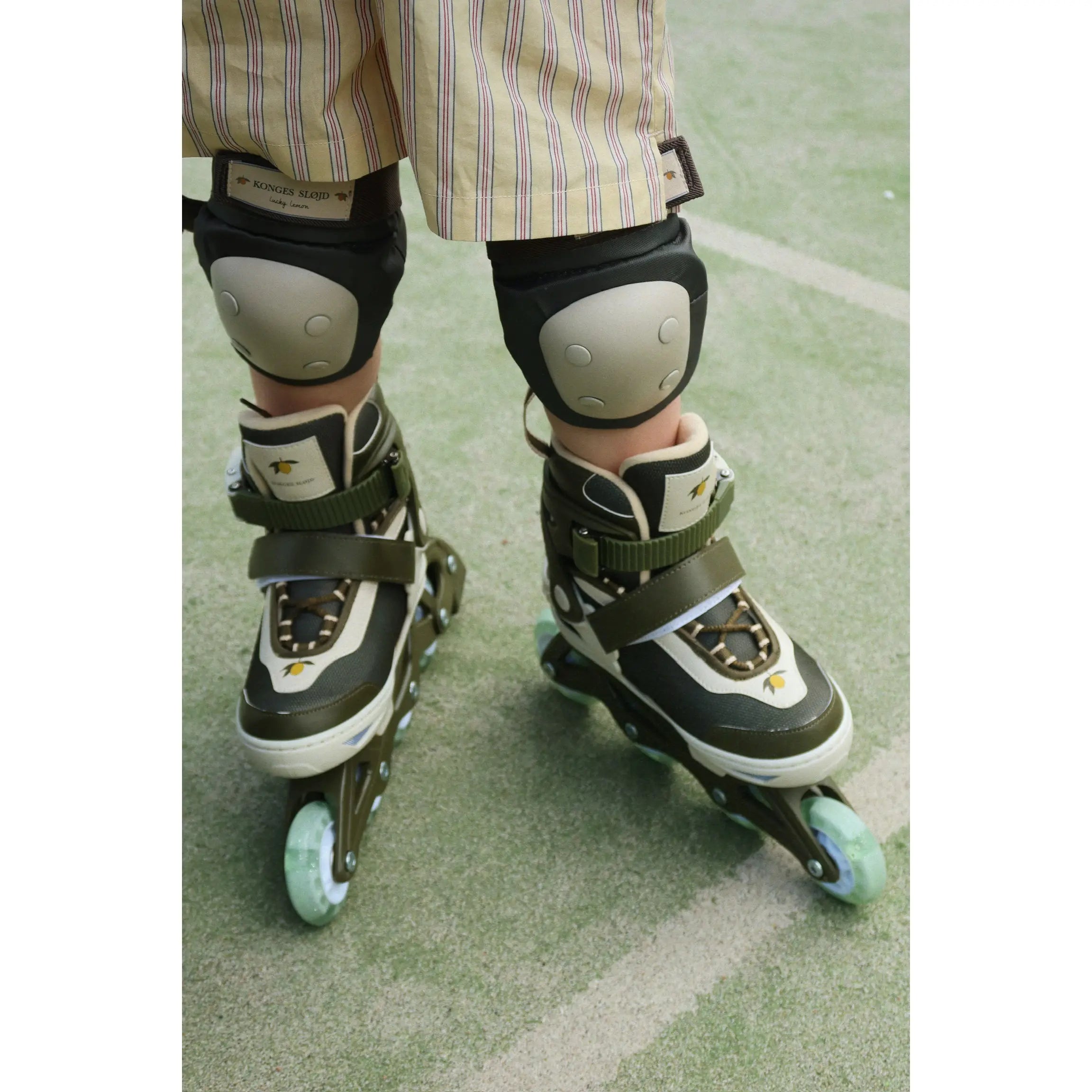 Konges Sløjd - Rollschuhe / Inline Skates "LIGHT UP ROLLER SKATES" mit Leuchteffekt für Kinder