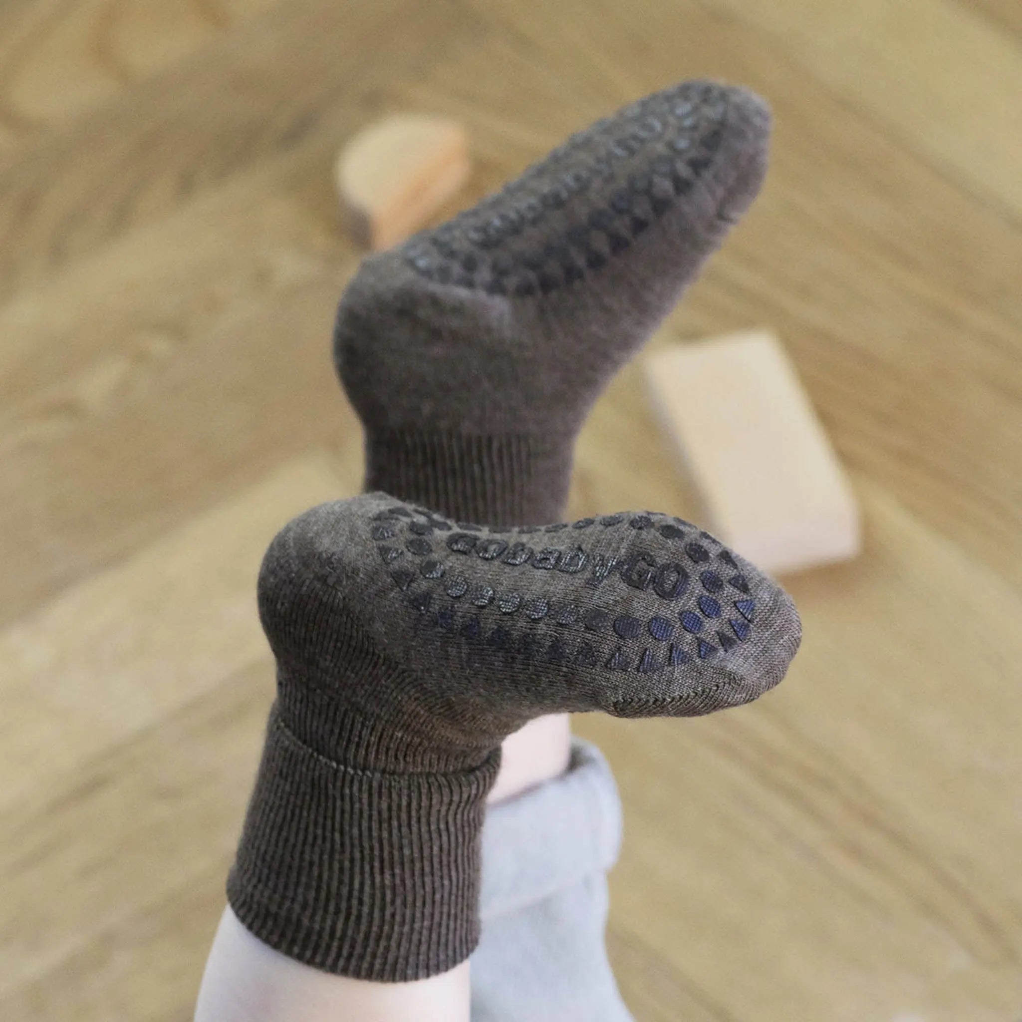 GoBabyGo - Antirutsch-Socken aus Wolle "Non-Slip Socks Wool" | brown melange - Leja Concept Store