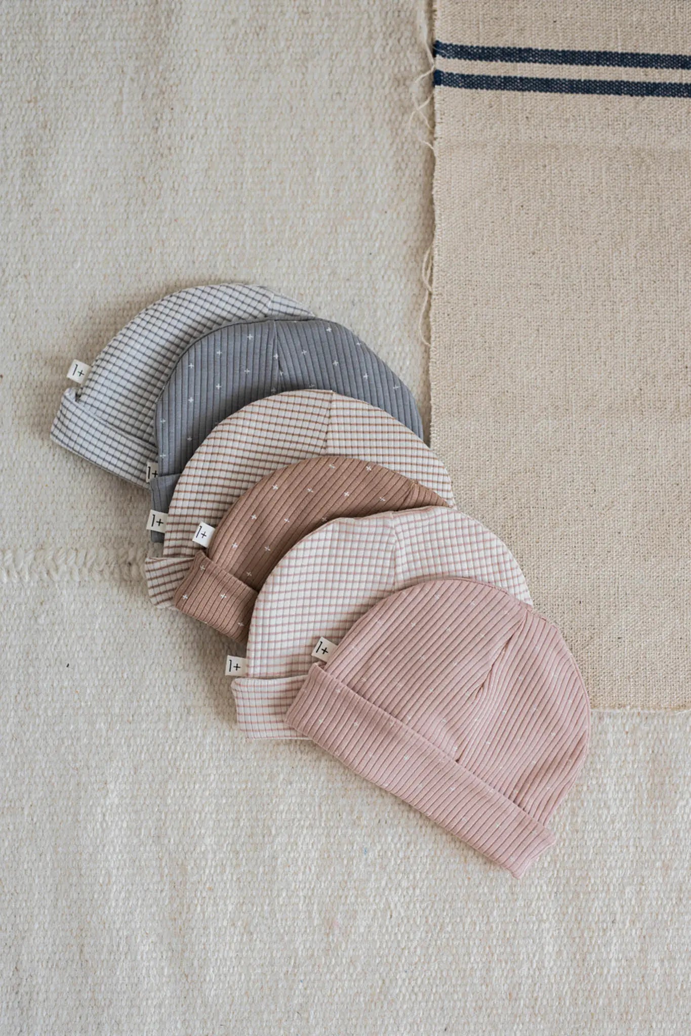 1 + in the Family - Beanie "Gio" | smoky-ivory 1+ in the family