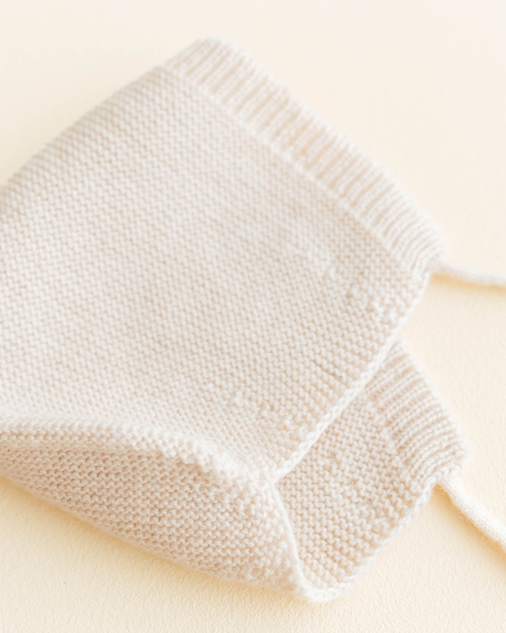 Hvid - Mütze für Neugeborene "Bonnet Newborn" | cream - Leja Concept Store