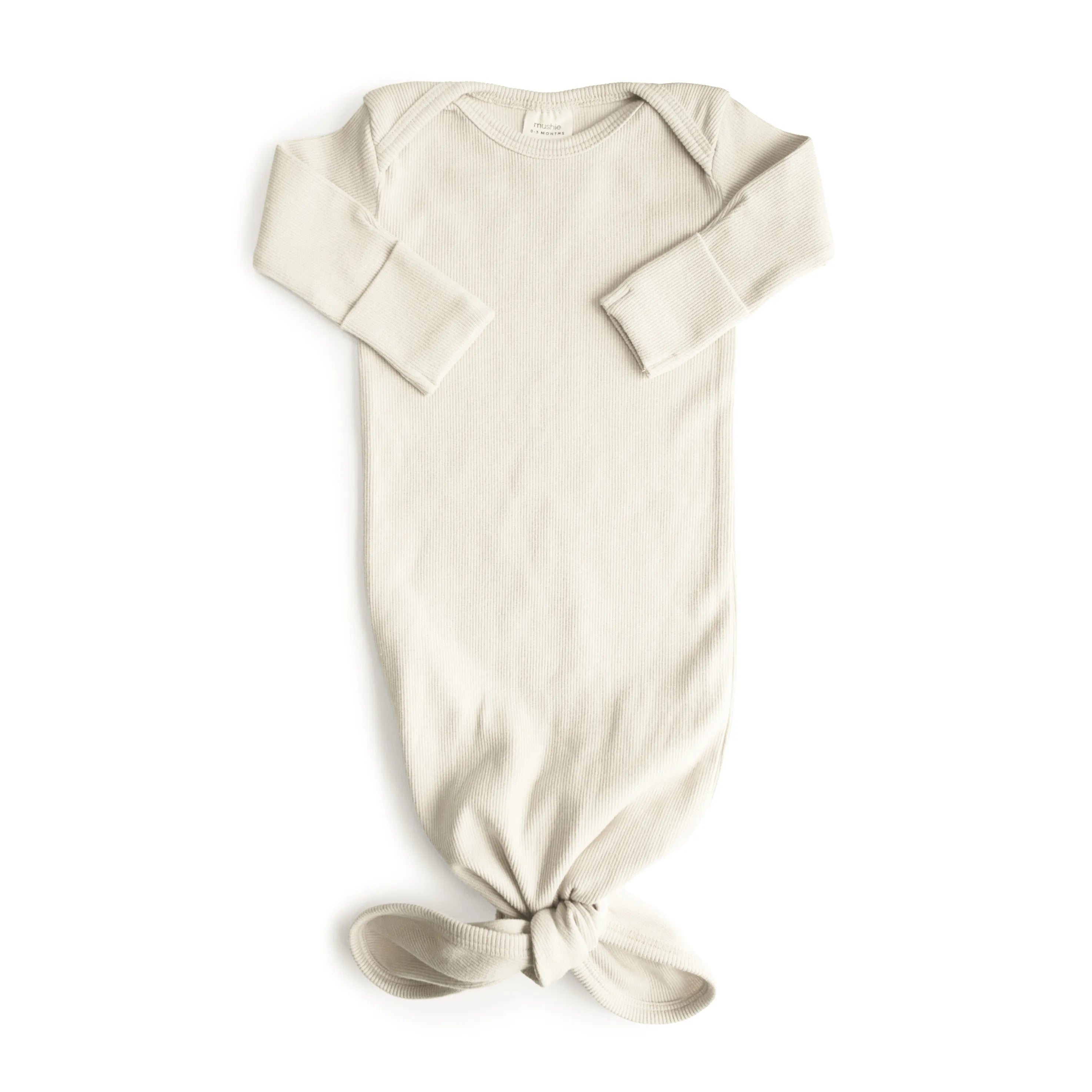 Mushie - Geknotetes Babykleid "Ribbed Knotted Baby Gown"