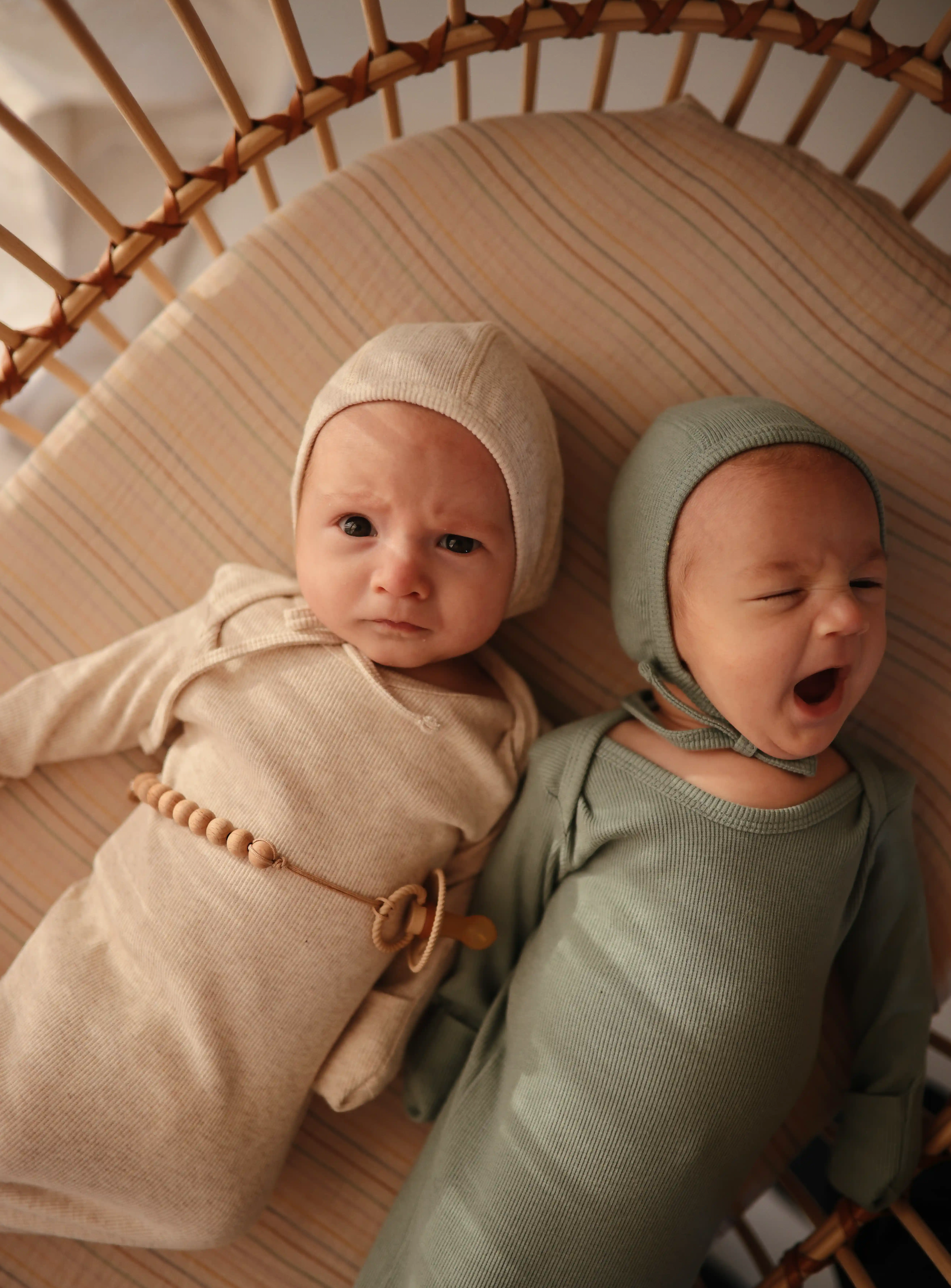 Mushie - Geknotete Babyhaube "Ribbed Baby Bonnet"