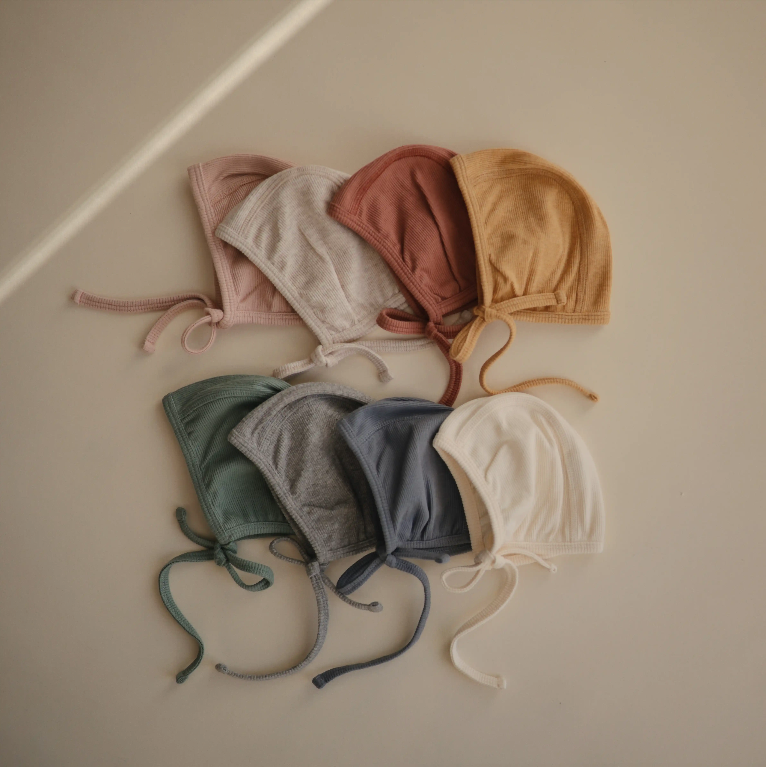 Mushie - Geknotete Babyhaube "Ribbed Baby Bonnet"