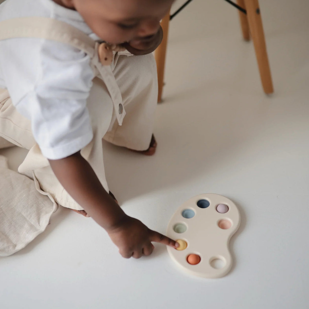 Mushie - Drück-Spielzeug "Mushie Paint Palette Press Toy Multi"
