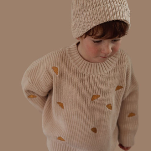 VacVac Studio - Strickpullover mit Croissants "Narbonne" | mist fawn