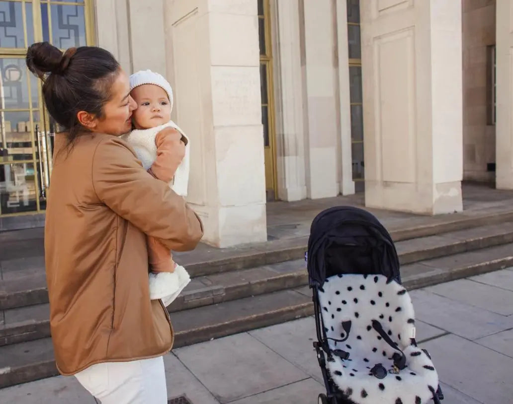 Binibamba - Schaffell für Kinderwagen und Korbwiege "Snuggler" | Dalmatian dove Binibamba