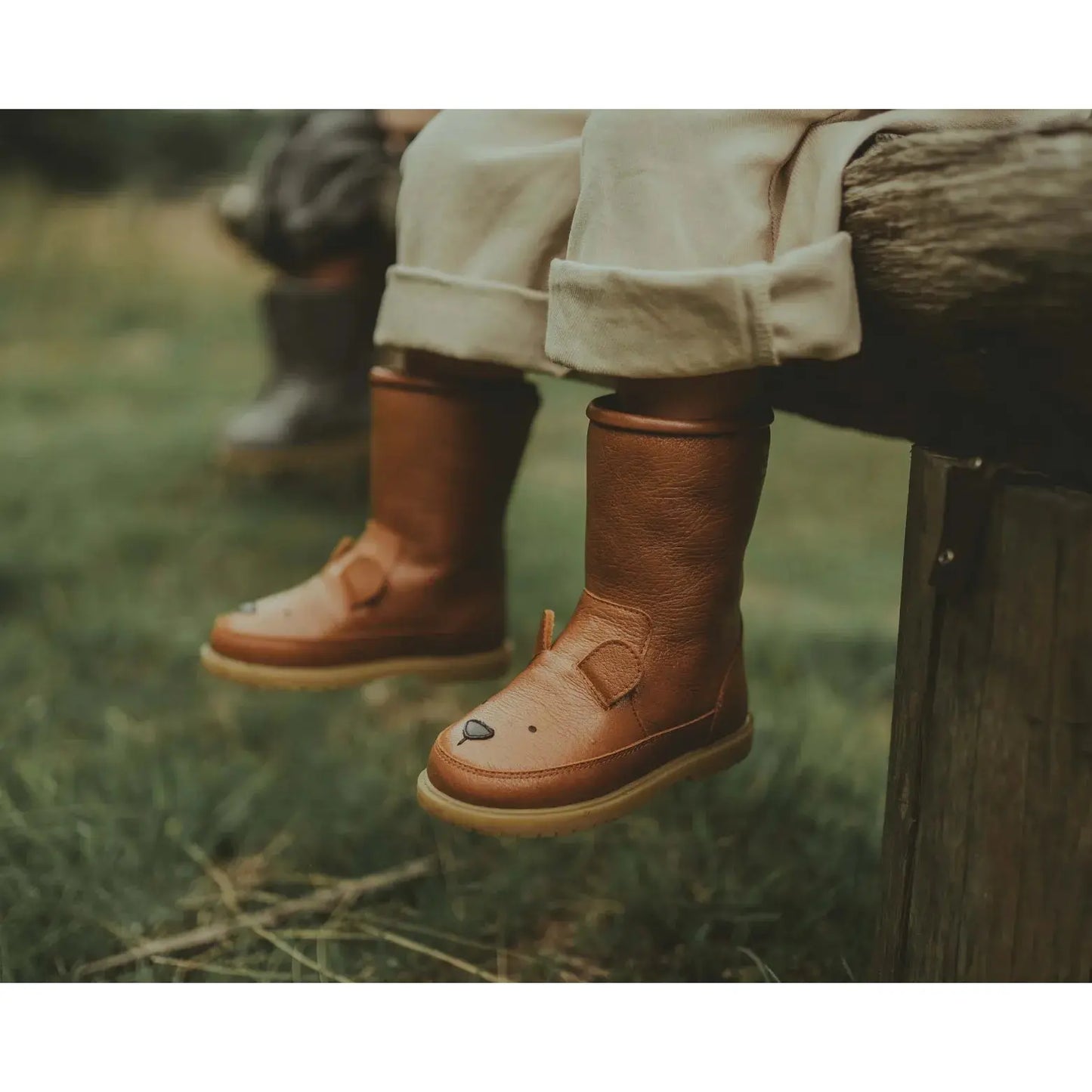 Donsje - Sitefel "Wadudu Classic Boots  Bear" | cognac leather Donsje