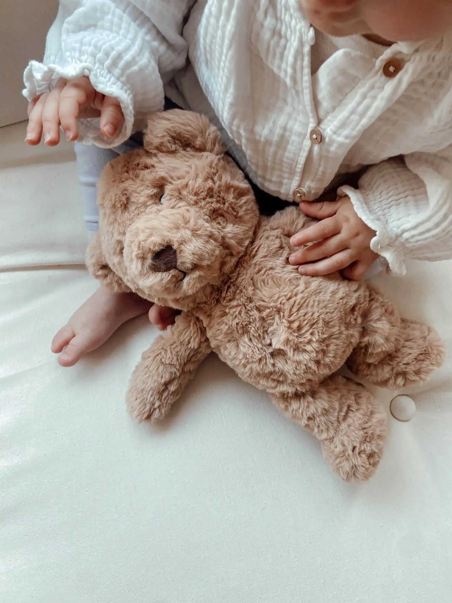 Flow Amsterdam - Kuscheltier mit Spieluhr "LOU Heartbeat Comforter" | brown Flow Amsterdam