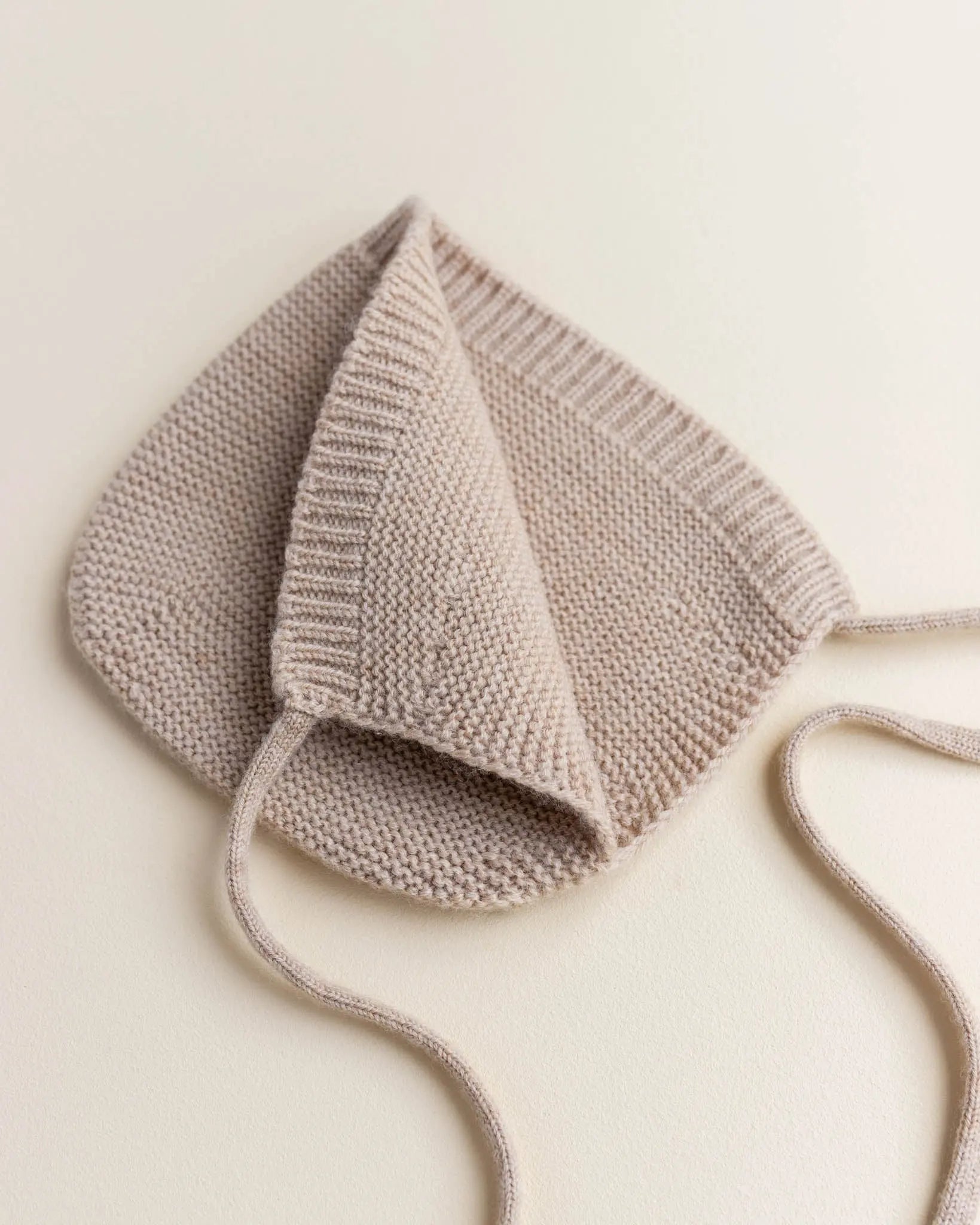 Hvid - Mütze für Neugeborene "Bonnet Dolly | Newborn" | sand Hvid