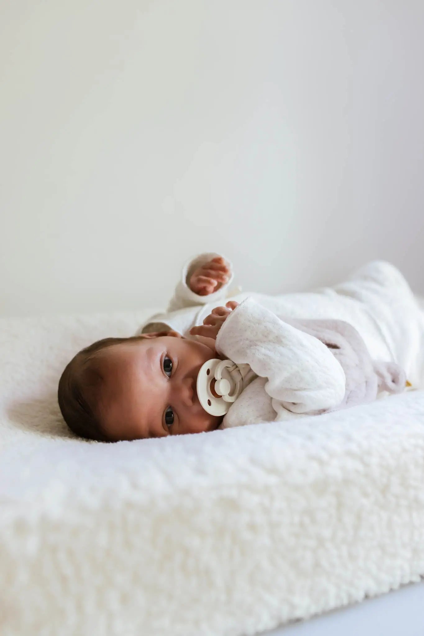 Nanami - Bezug für Babynest rund "Nest Cover I Teddy" | off-white Nanami