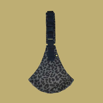 Wildride - Kindertrage "Grey Leopard Carrier / Print Collection" | grey leopard Wildride