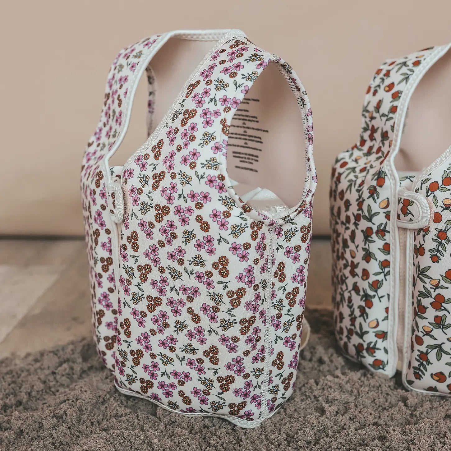 Salted Stories - Schwimmweste "Sparkly Flowers " | white swan