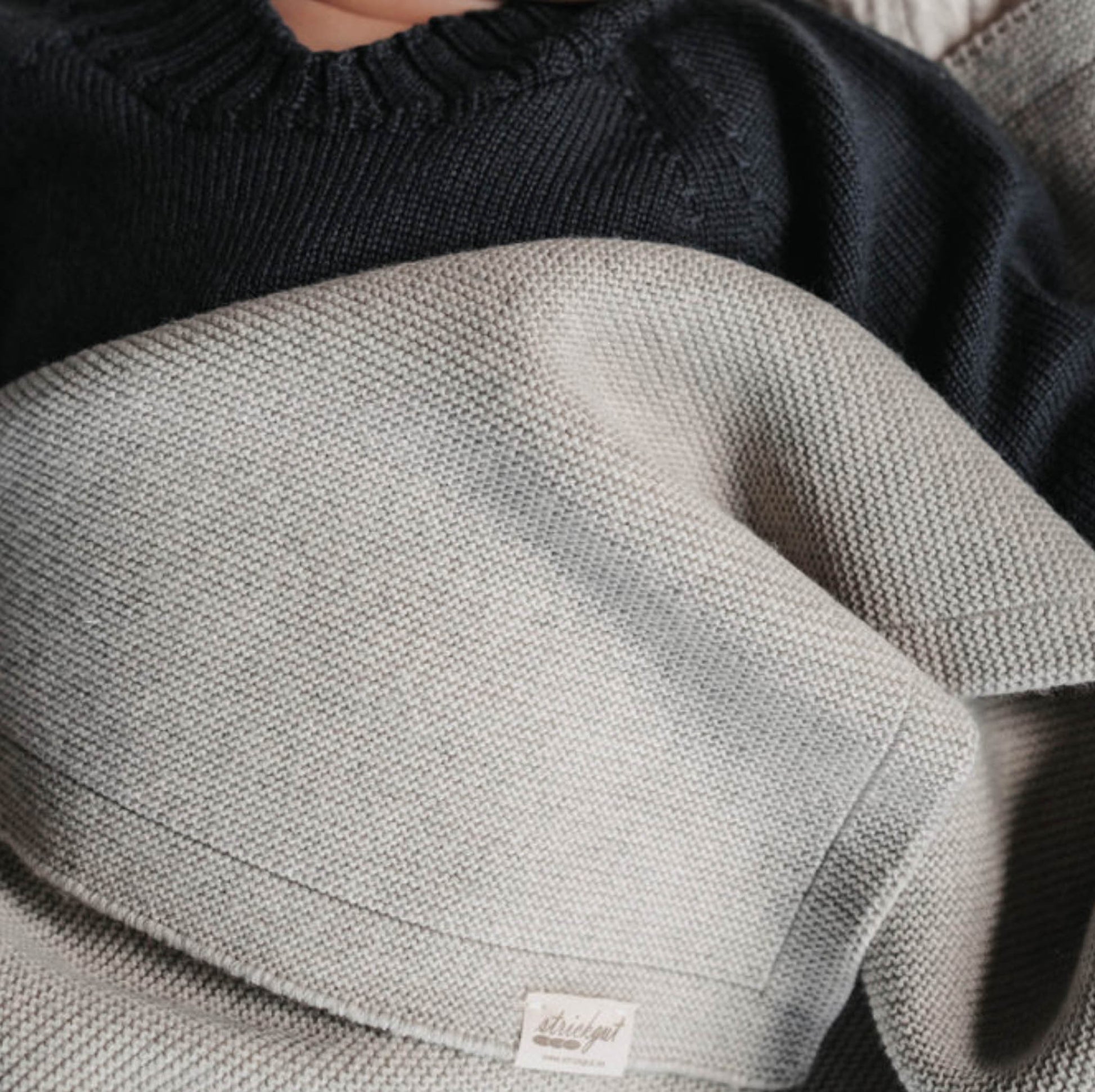 Strickgut - Babydecke für den Herbst/Winter | stein - Leja Concept Store