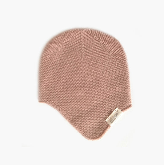 Strickgut - Babymütze mit Ohrenklappen | puder - Leja Concept Store