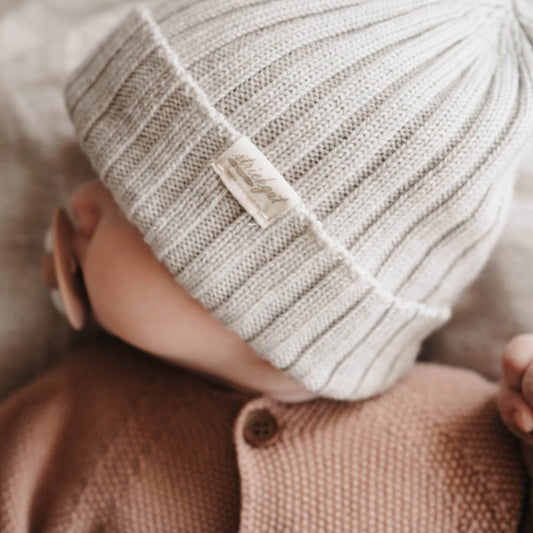 Strickgut - Babymütze gerippt | stein - Leja Concept Store