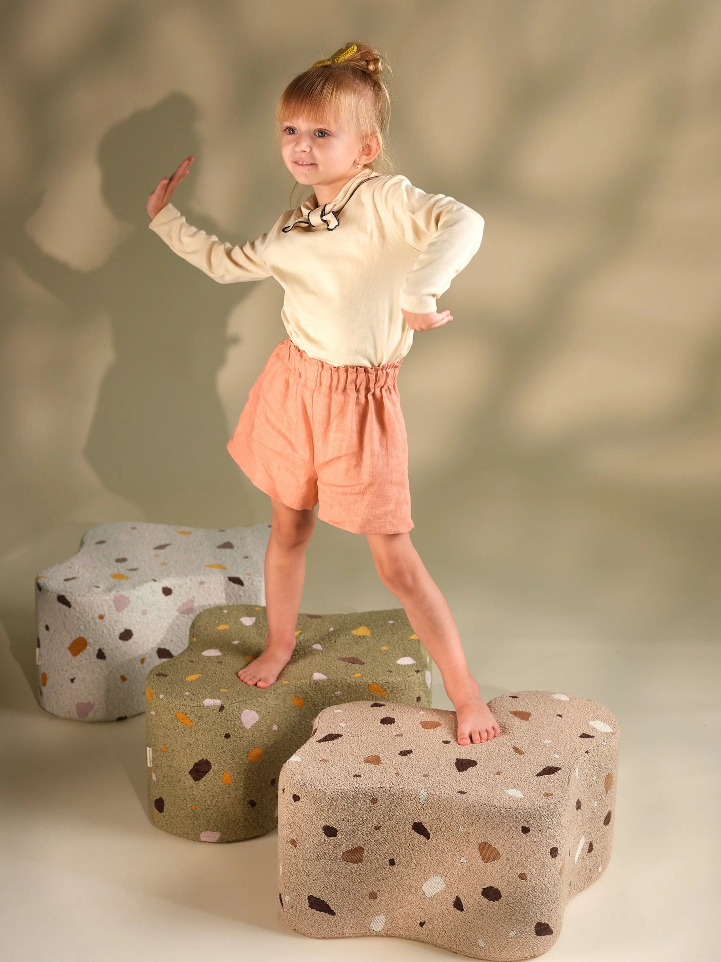 Wigiwama - Sitzpuff "Cloud Pouffe" | terrazzo-sand