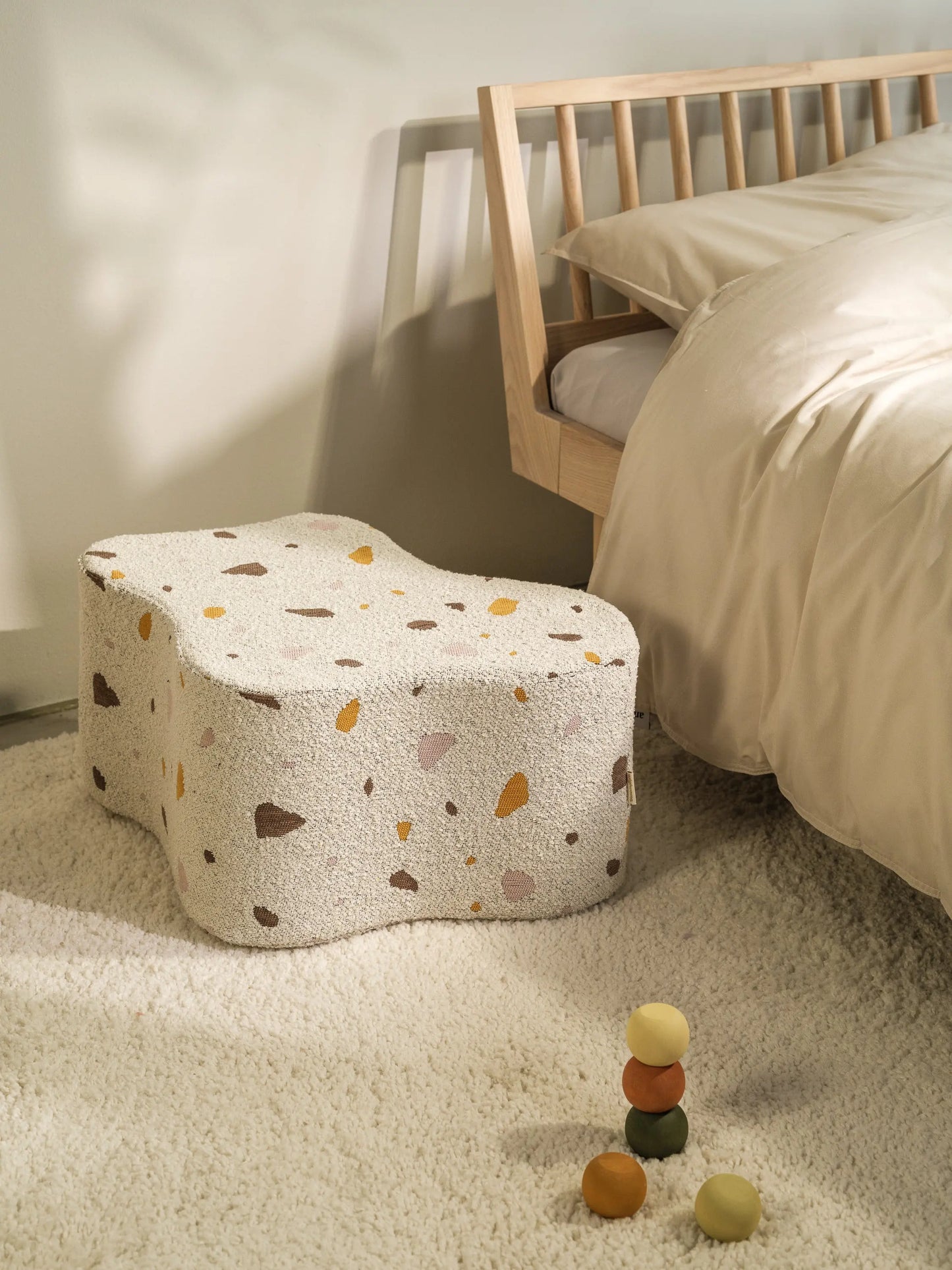 Wigiwama - Sitzpuff "Cloud Pouffe" | terrazzo-marble