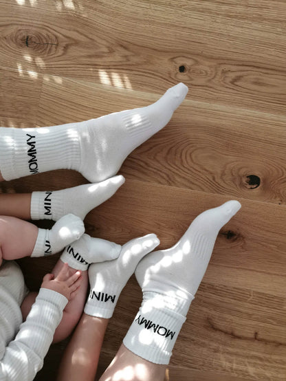 Famvibes - Socken "Striped MOMMY" | weiss / schwarz - Leja Concept Store