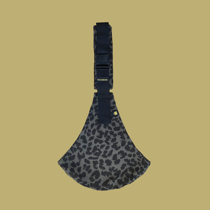 Wildride - Kindertrage "Grey Leopard Carrier / Print Collection" | grey leopard - Leja Concept Store