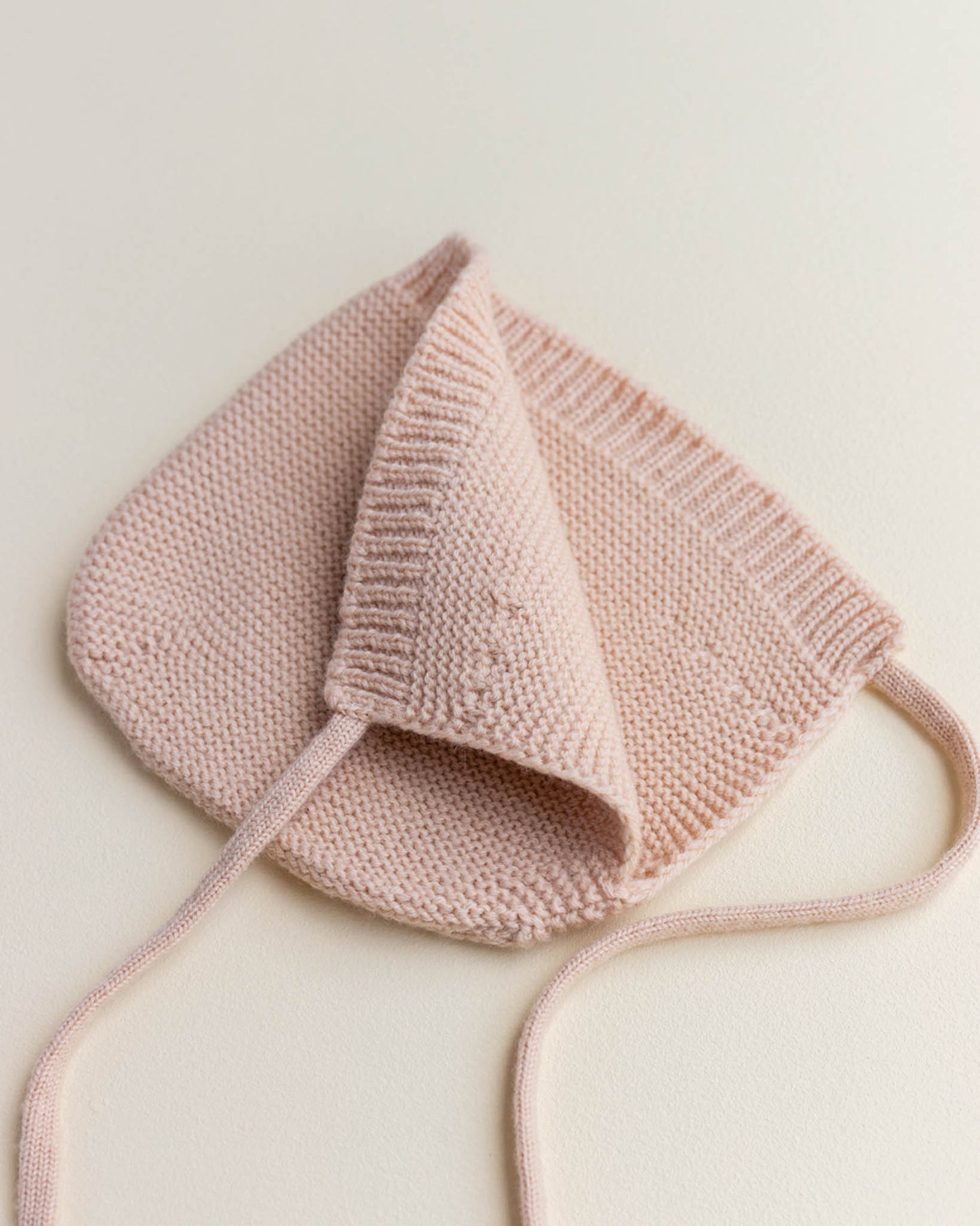 Hvid - Mütze für Neugeborene "Bonnet Dolly | Newborn" | apricot - Leja Concept Store