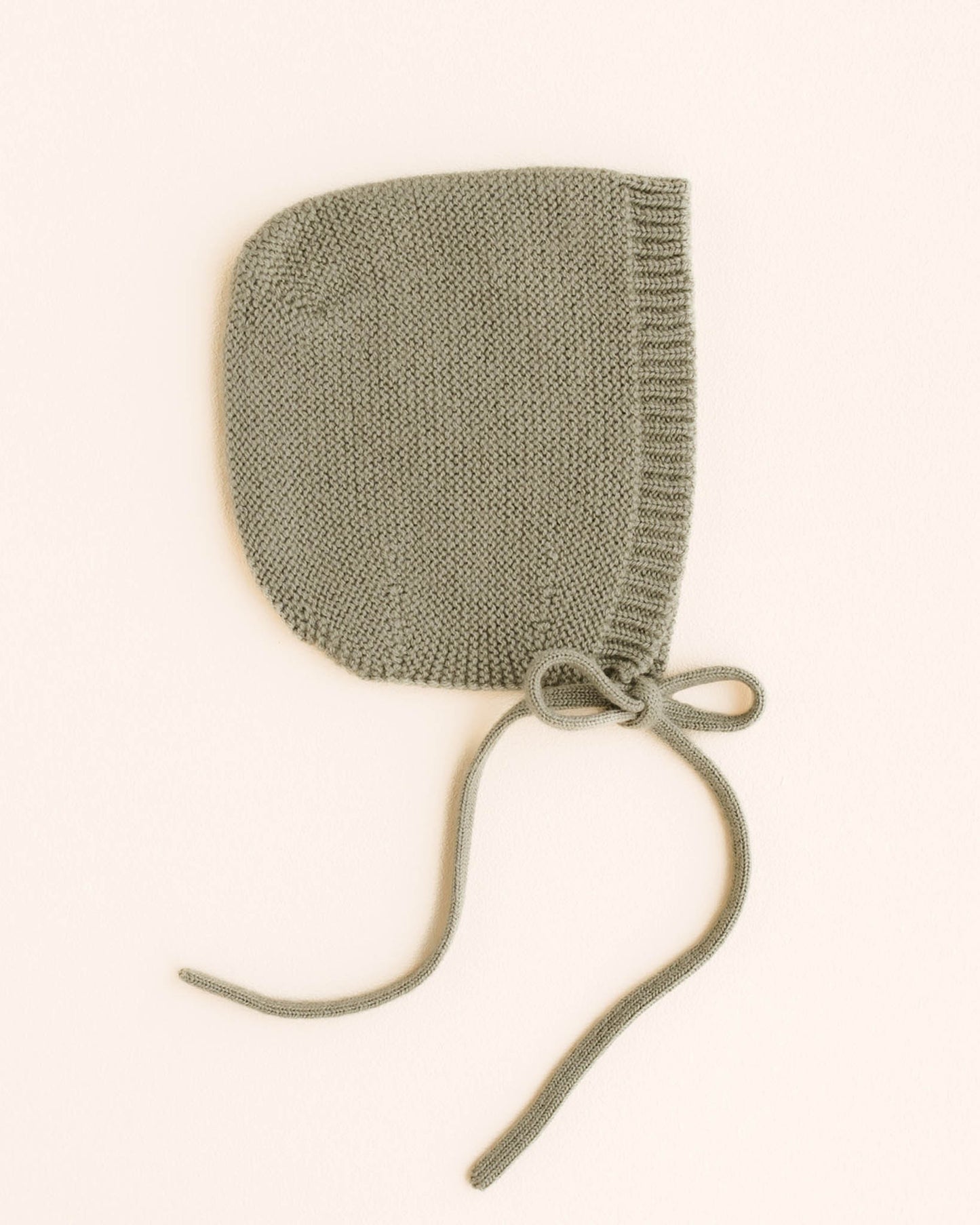 Hvid - Mütze für Neugeborene "Bonnet Dolly | Newborn" | artichoke - Leja Concept Store