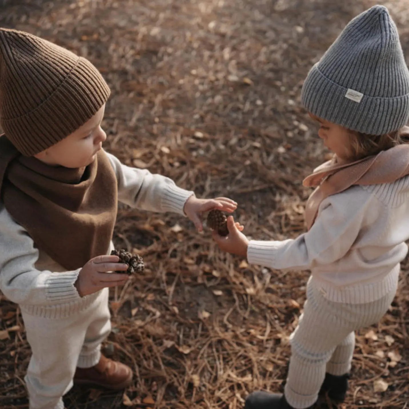 Strickgut - Dreieckstuch (Baby/Kind) aus Merinowolle | camel Strickgut