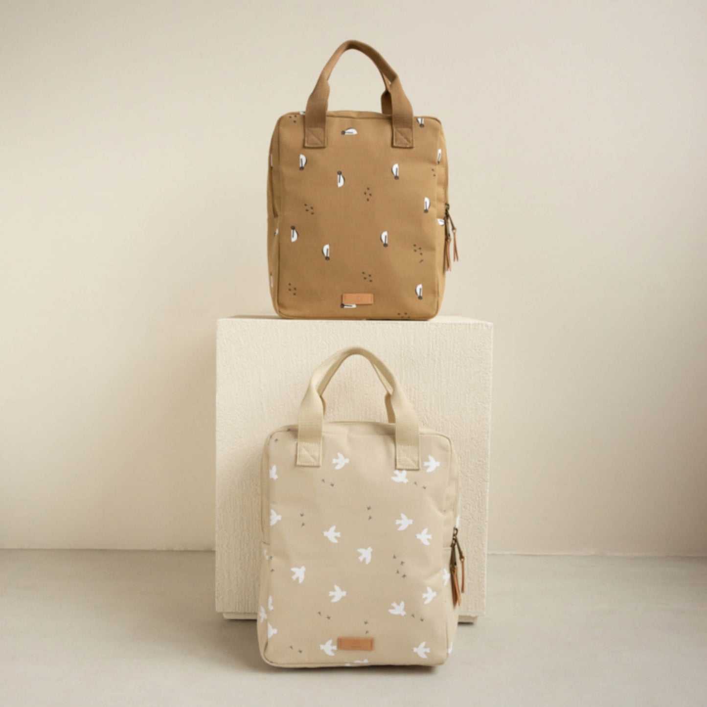 Nanami - Rucksack "Backpack - All over print" | all over pinguin / sand - Leja Concept Store