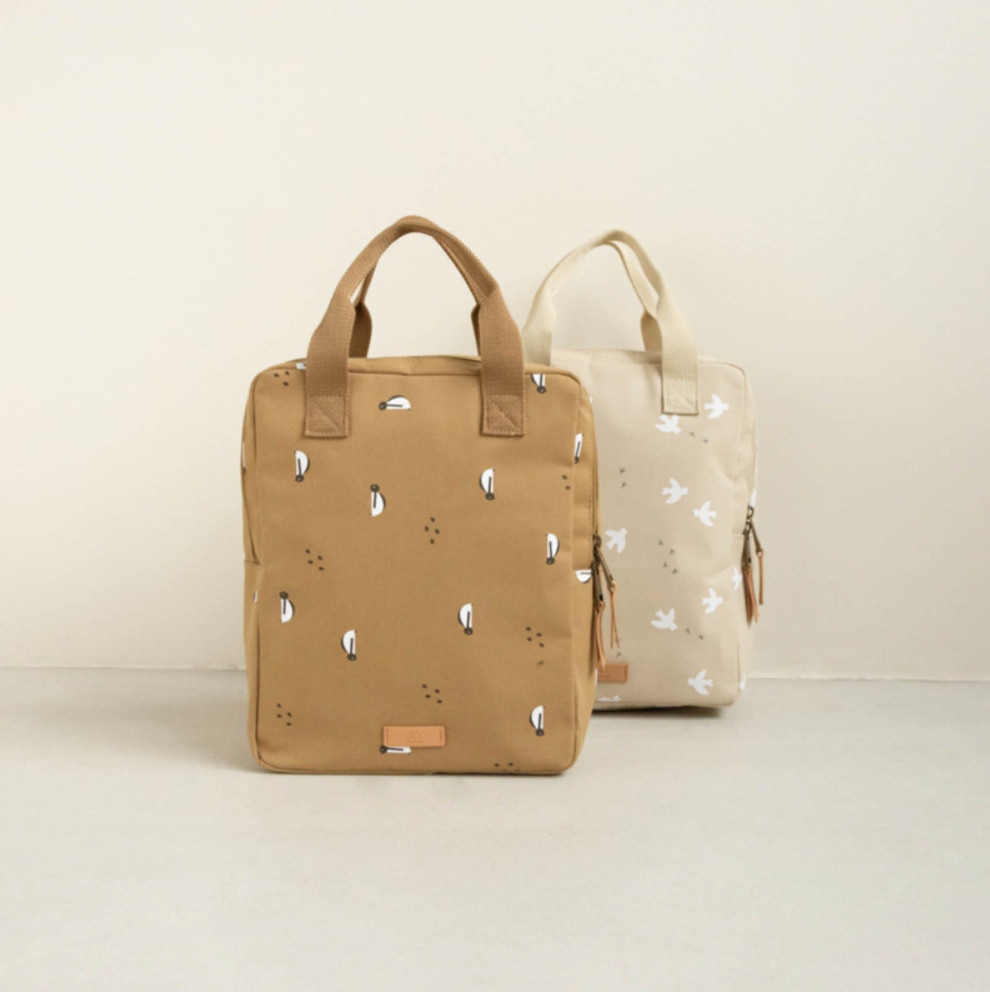 Nanami - Rucksack "Backpack - All over print" | all over pinguin / sand - Leja Concept Store