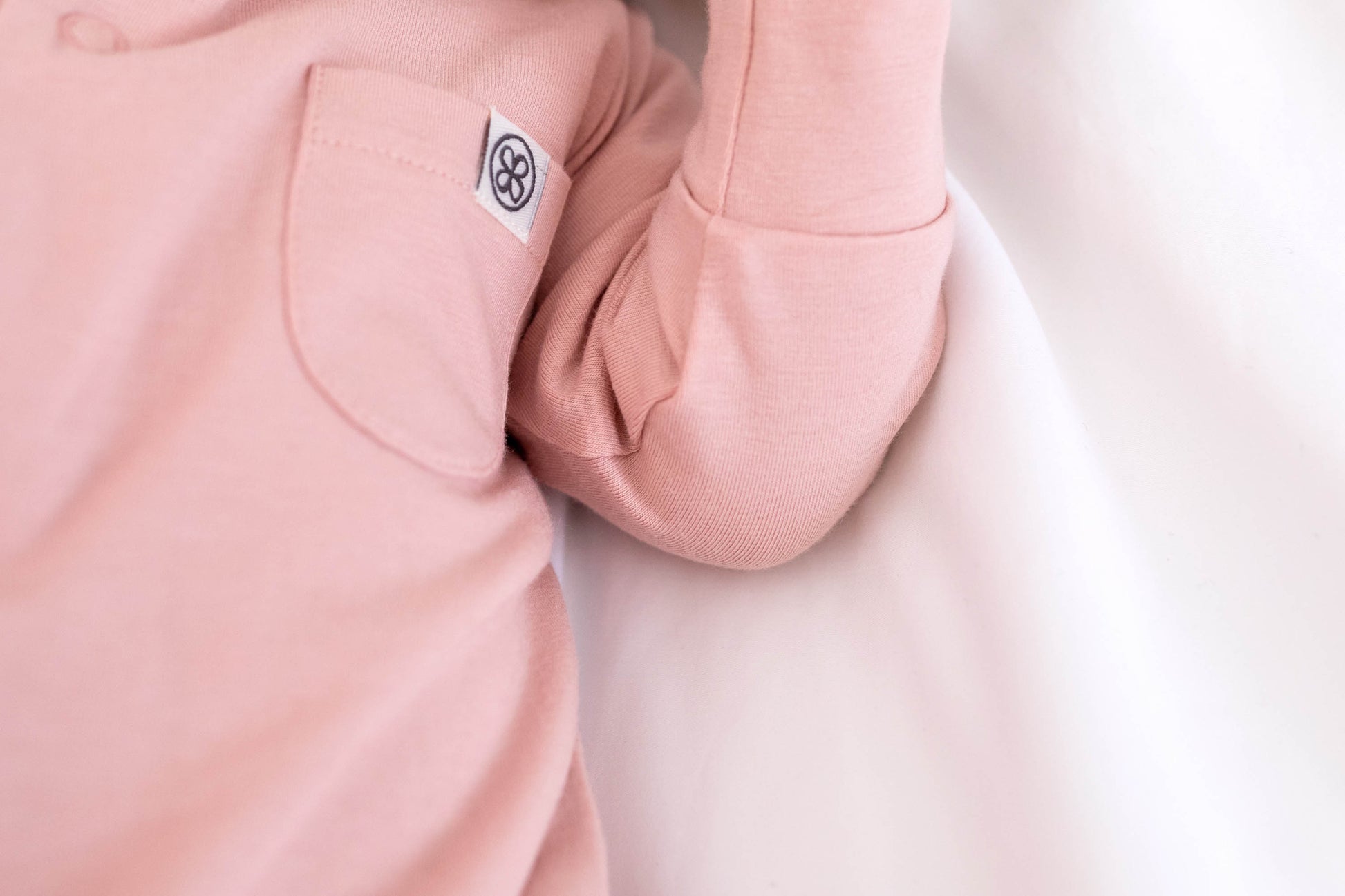 Cloby - Babyeinteiler mit UV-Schutz | misty rose - Leja Concept Store