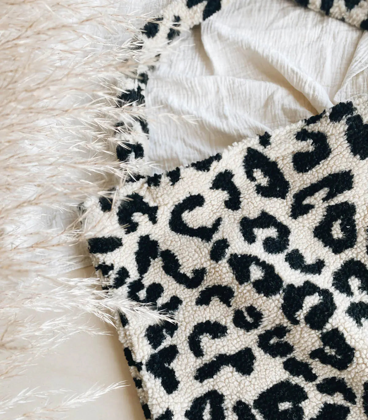 Studio Noos - Tasche "Holy Cow Teddy Mombag" | schwarz/beige - Leja Concept Store