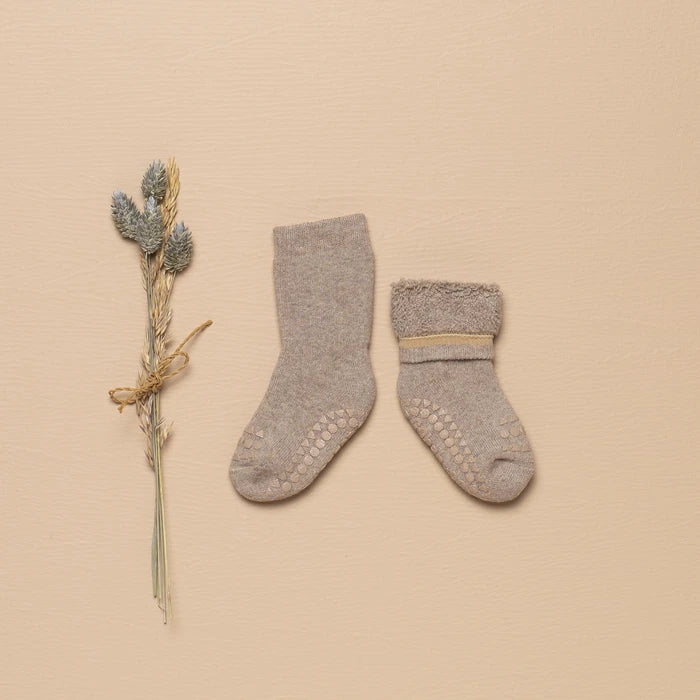 GoBabyGo - Antirutsch-Socken "Non-Slip Socks" | sand - Leja Concept Store