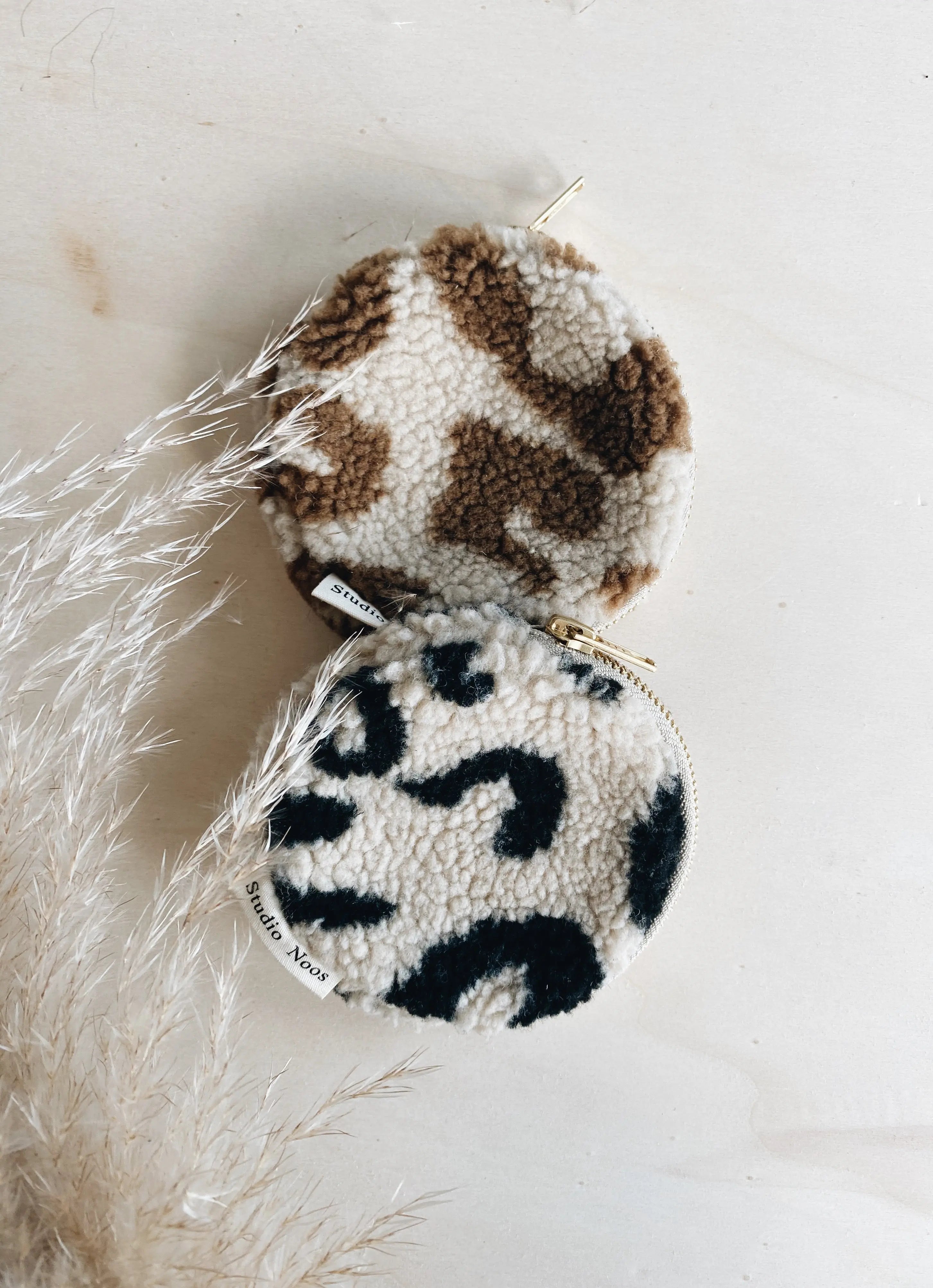 Studio Noos - Geldbeutel "Chunky Teddy Wallet / Holy Cow" | schwarz/beige - Leja Concept Store