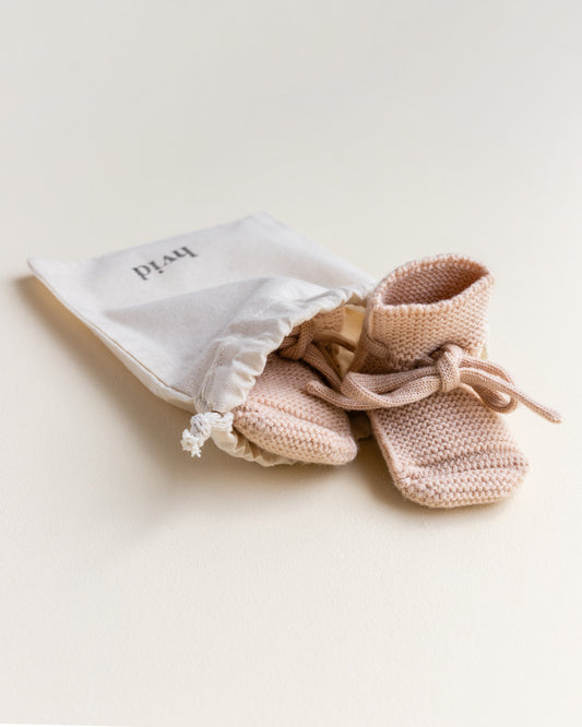 Hvid - knitted shoes "Booties" | apricot 
